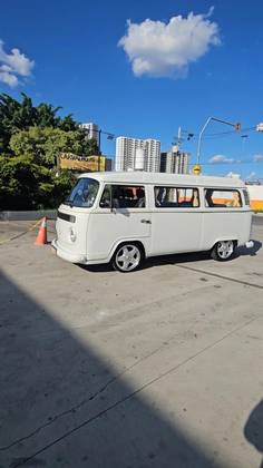 VOLKSWAGEN KOMBI 1.6 MI STD LOTAÇÃO 8V GASOLINA 3P MANUAL
